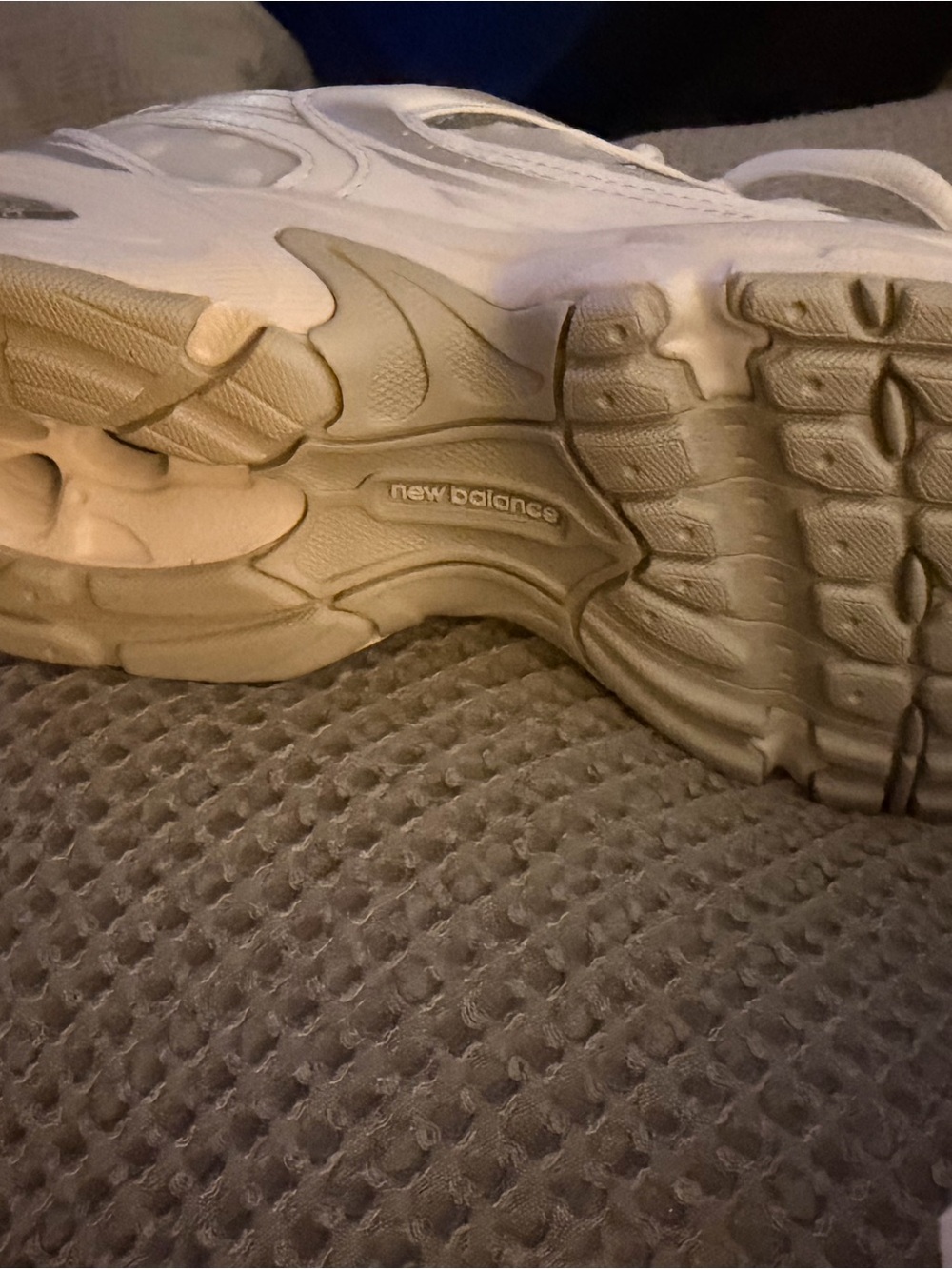 New Balance White and Silver Retro Runner - Picture 4 of 6